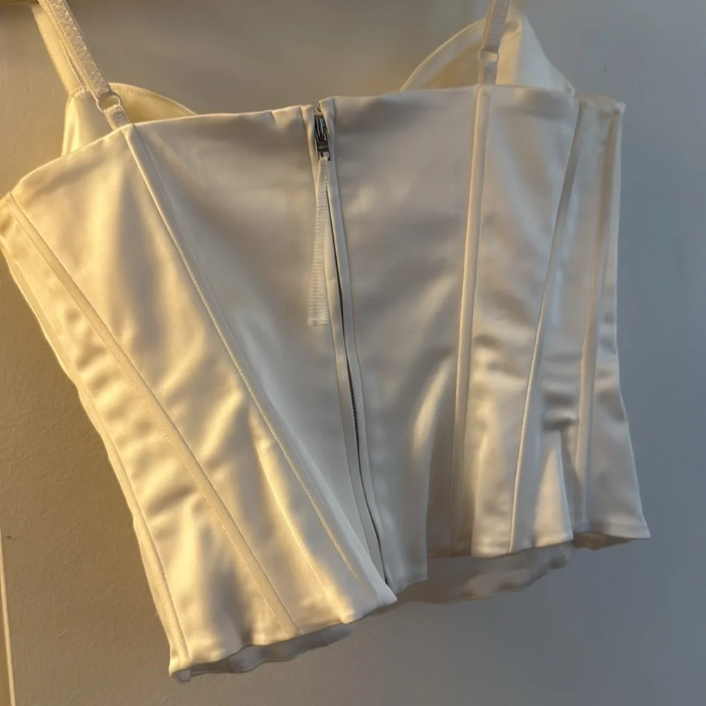 Wilfred from Aritzia ‘Oklahoma’ white corset - Picture 3 of 5